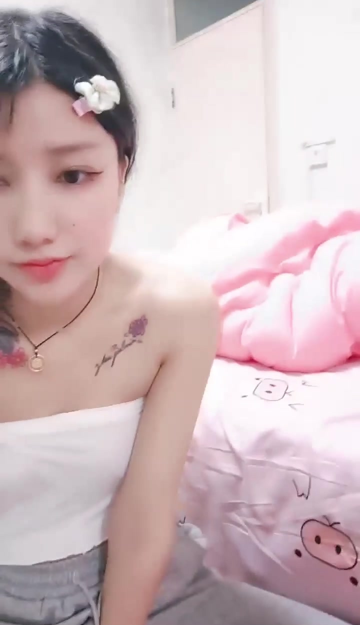 【醉美小穴❤️绝美名器】极品馒头穴一线天女神首次大尺度 鲍鱼肥美好看而且还有胸 我的小穴只为湿润 高清源码录制